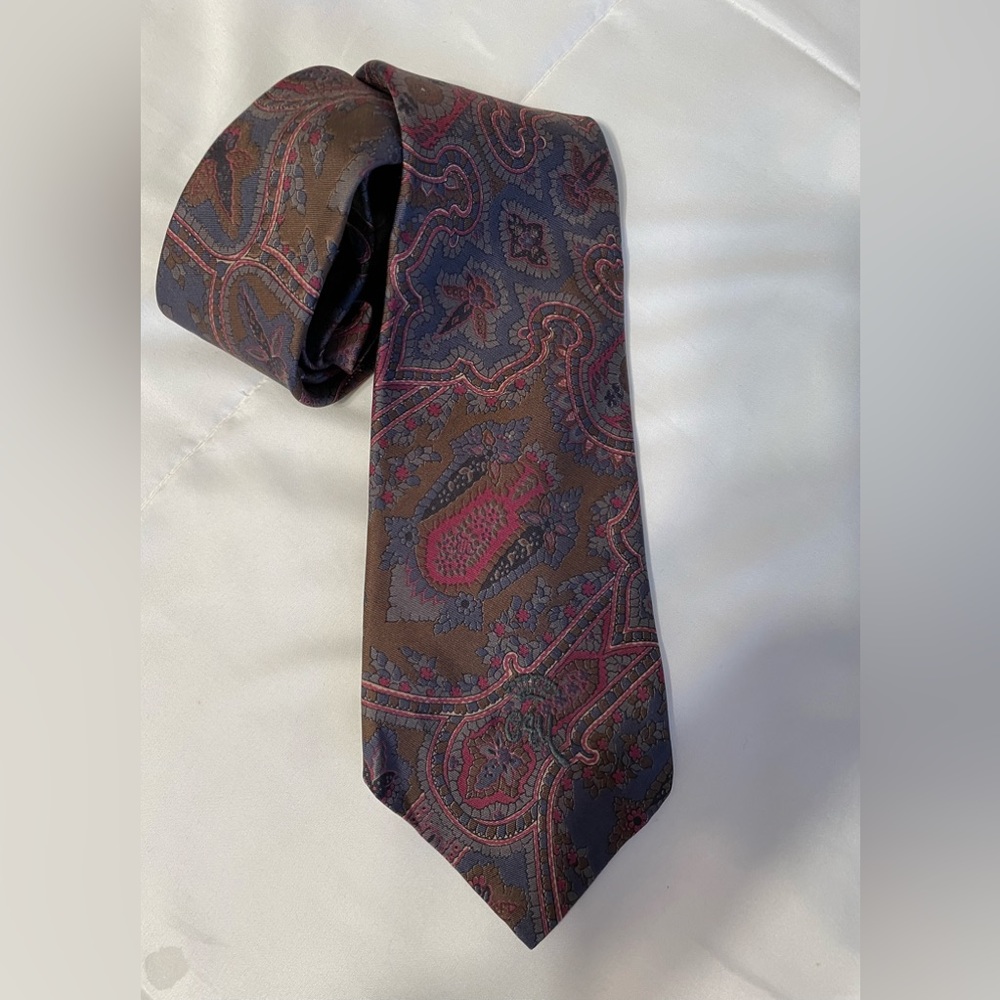 Countess Wara necktie, 56” x 3 3/4” 🌻